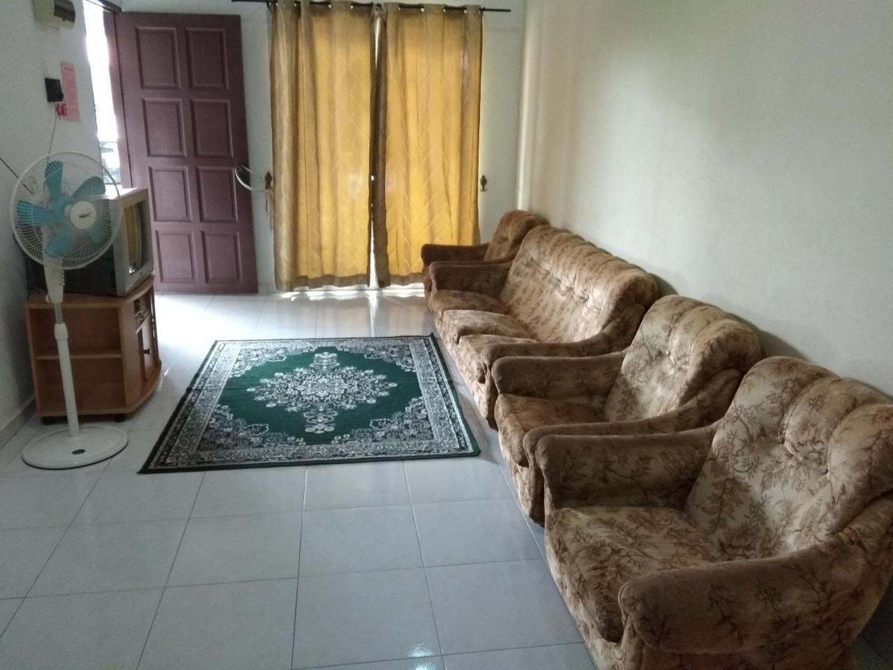 Homestay Amsyarah Seri Iskandar Eksteriør bilde